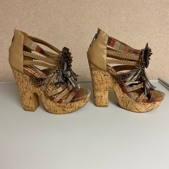 Heels - Picture 2 of 5